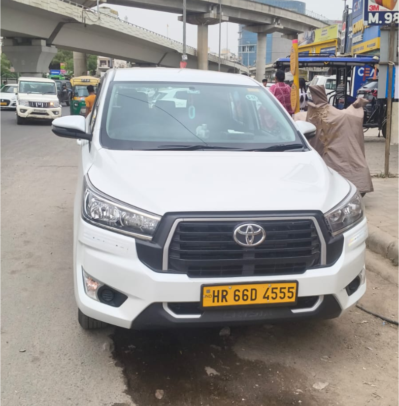 Innova Crysta taxi service Gurgaon by Sky Cabs India