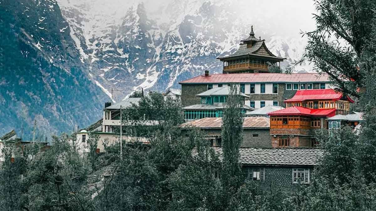 Gurgaon to Himachal taxi package by Sky Cabs India